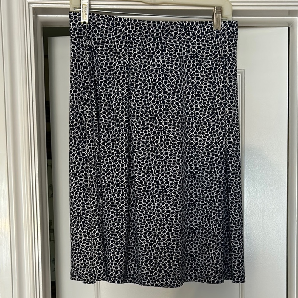 Elegant Black and White Patterned Skirt